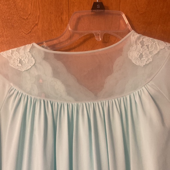 Vintage Two Piece Nightgown and Robe Set Size Medium - Picture 5 of 17